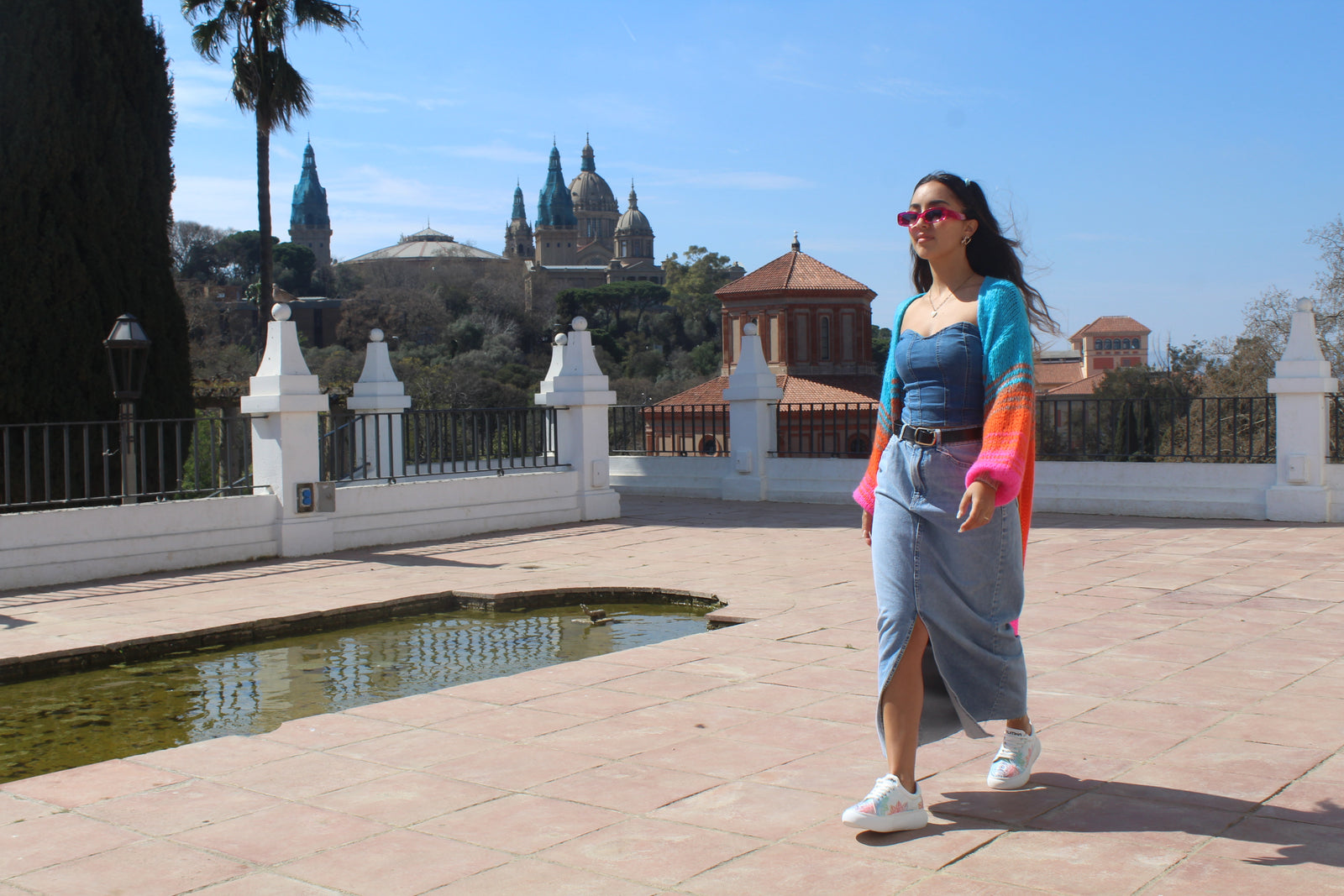 Cómo combinar zapatillas deportivas en verano para mujer